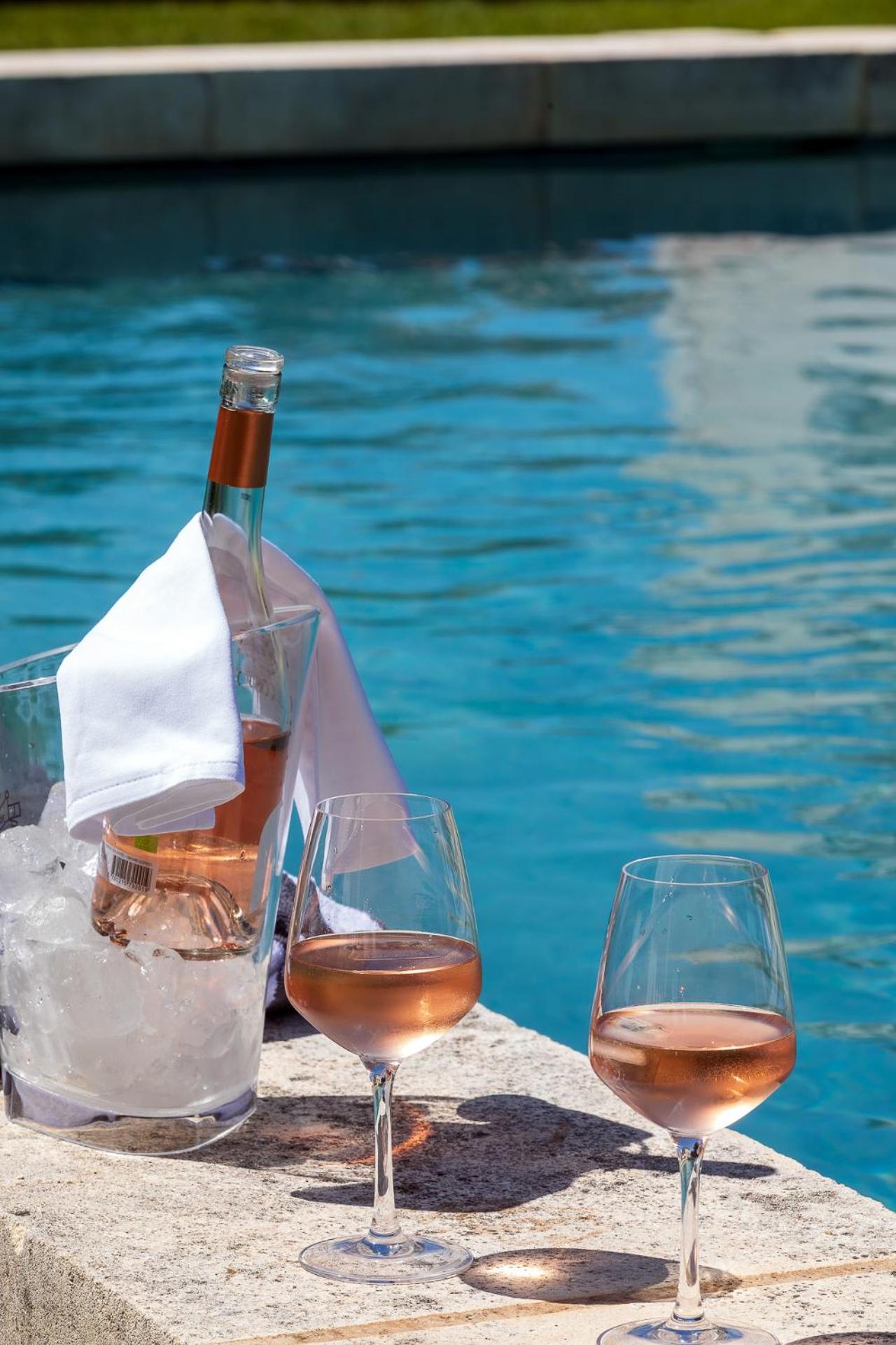 La Bastide De Damien, 5 Clefs Demeure D'exception Et Table Remarquable Dans Le Guide Teritoria, Jacuzzi Privatif, Cuisine Etoilee Dominique Frerard Guest house Aix-en-Provence