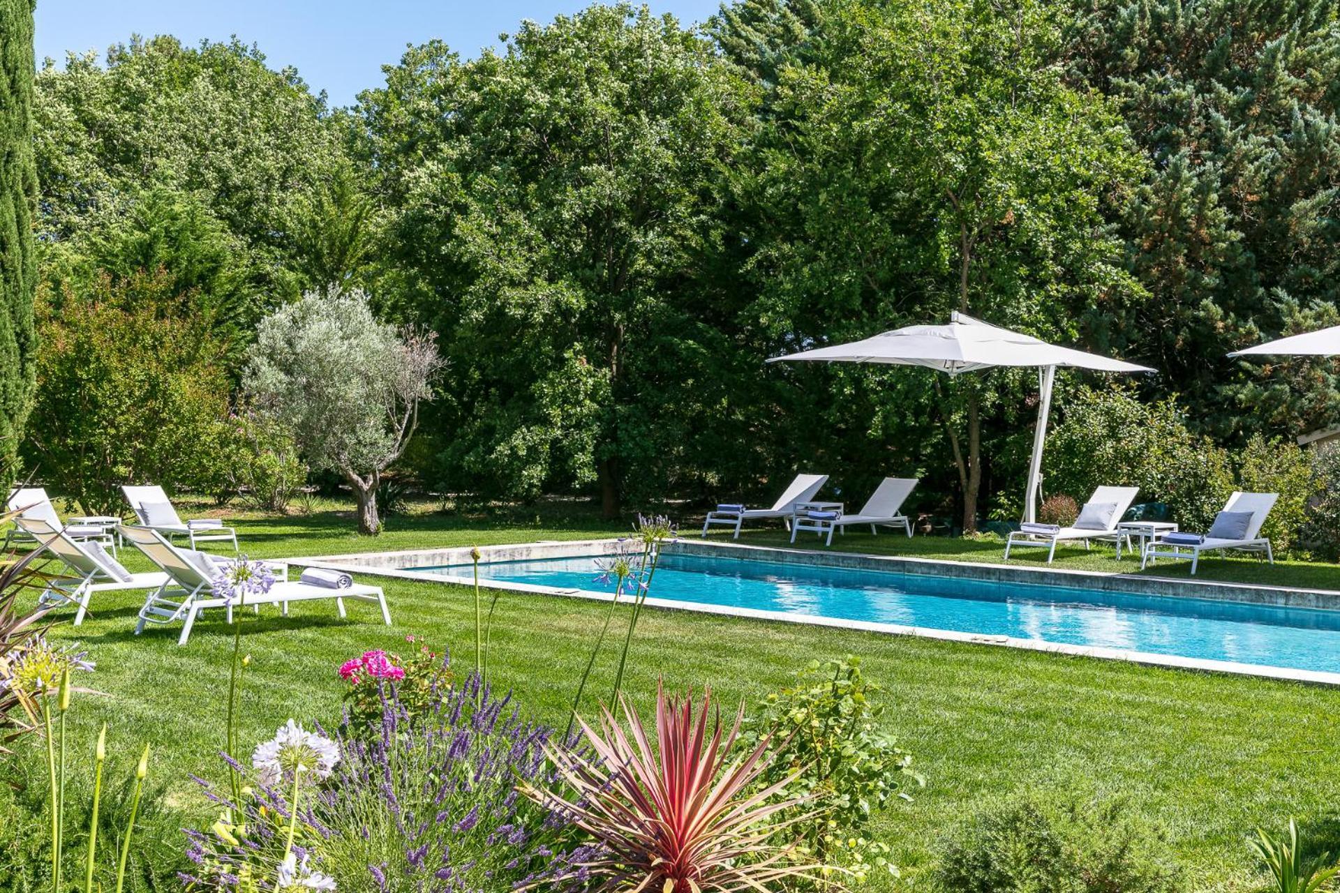 La Bastide De Damien, 5 Clefs Demeure D'exception Et Table Remarquable Dans Le Guide Teritoria, Jacuzzi Privatif, Cuisine Etoilee Dominique Frerard Guest house Aix-en-Provence